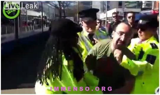 italiano aggredito dai poliziotti in olanda video